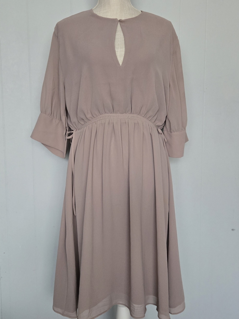 H&M Dusty Mauve Midi Dress with Keyhole Neck
